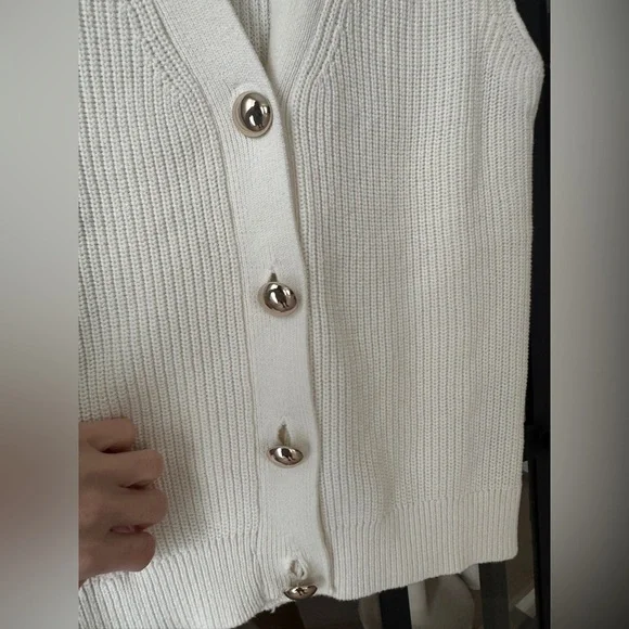 H&M sweater vest ribbed knit cream metal buttons gold sleeveless top - Picture 4 of 6